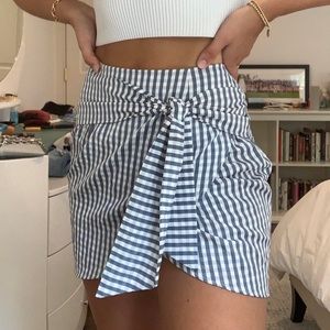 Superdown Karina Front Tie Skirt in Navy Gingham (size S)